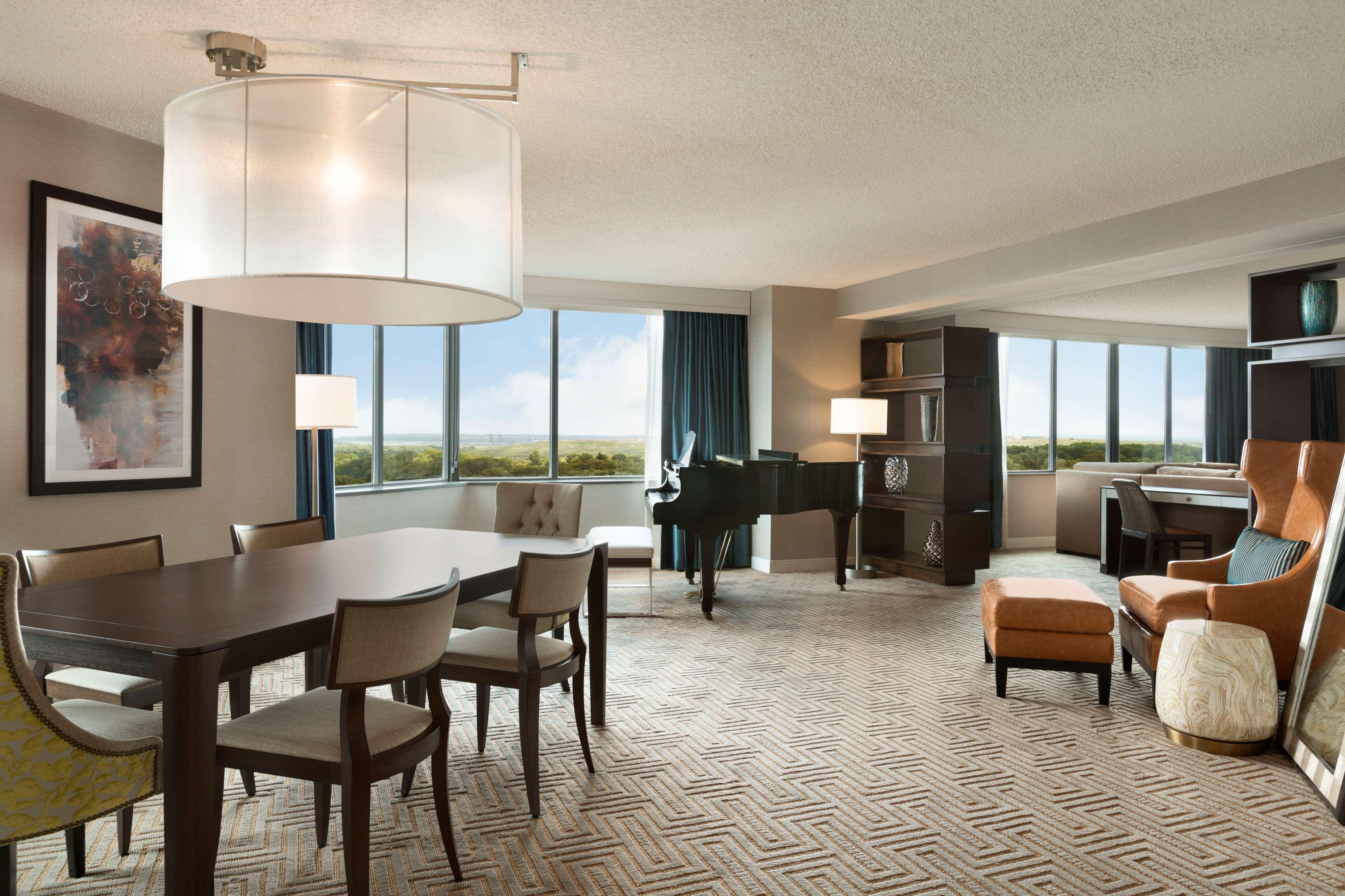 Hotel Hilton East Brunswick Extérieur photo