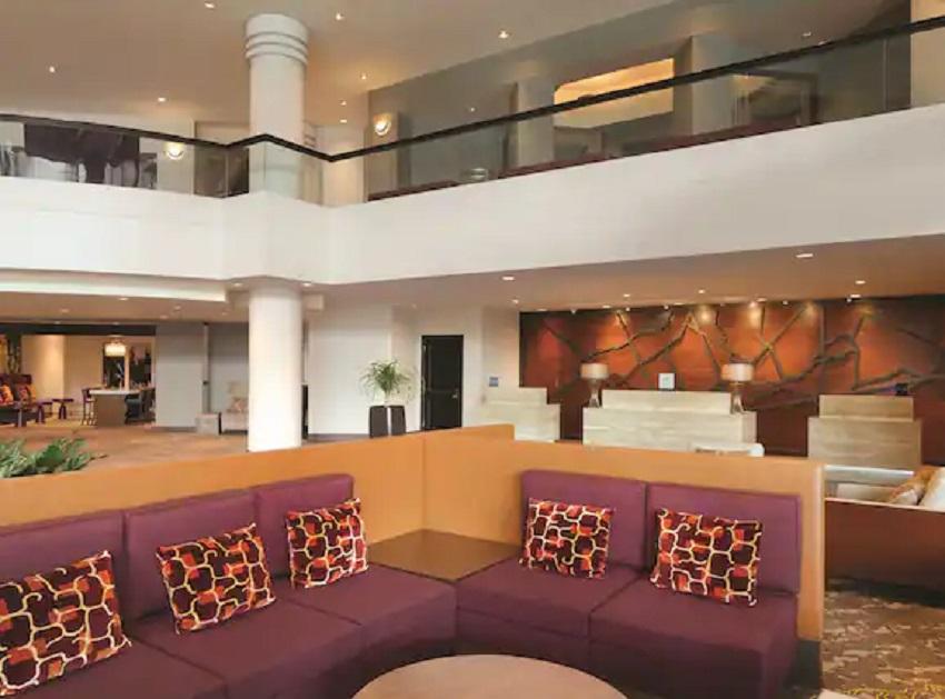 Hotel Hilton East Brunswick Extérieur photo