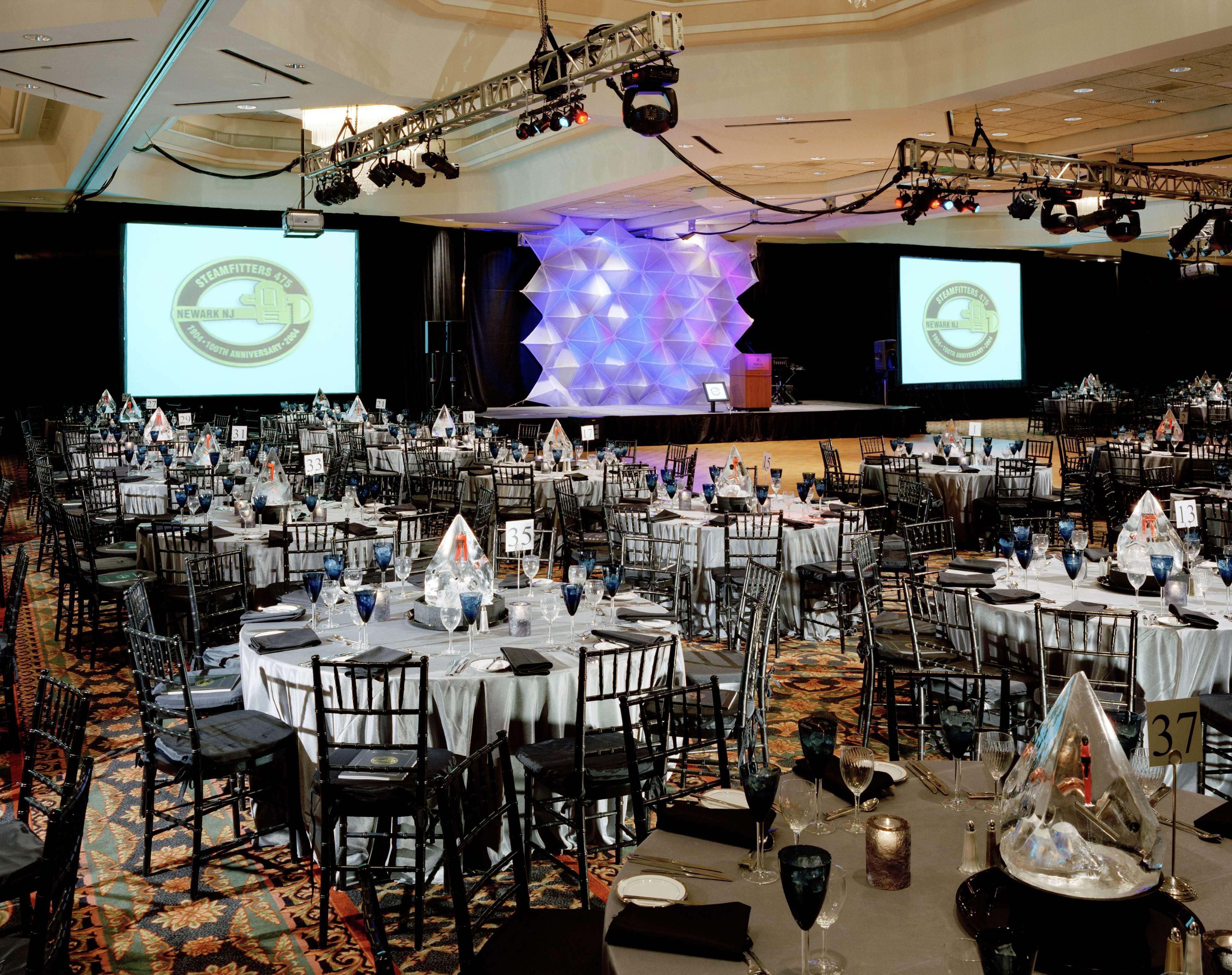 Hotel Hilton East Brunswick Restaurant photo