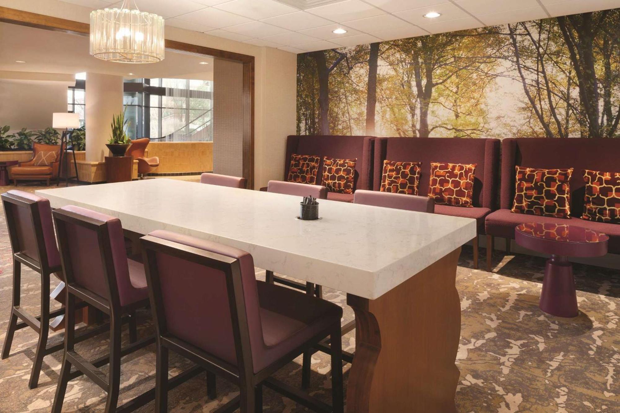 Hotel Hilton East Brunswick Extérieur photo