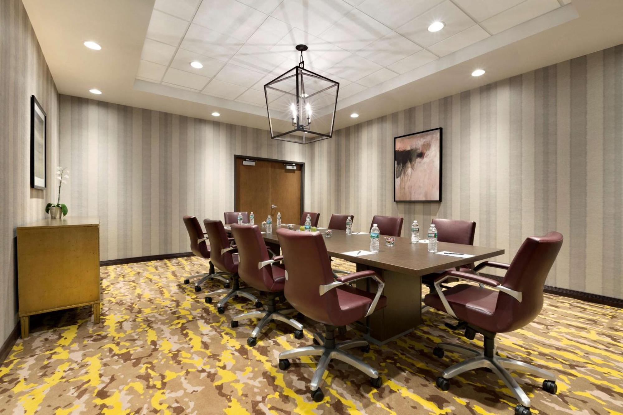 Hotel Hilton East Brunswick Extérieur photo