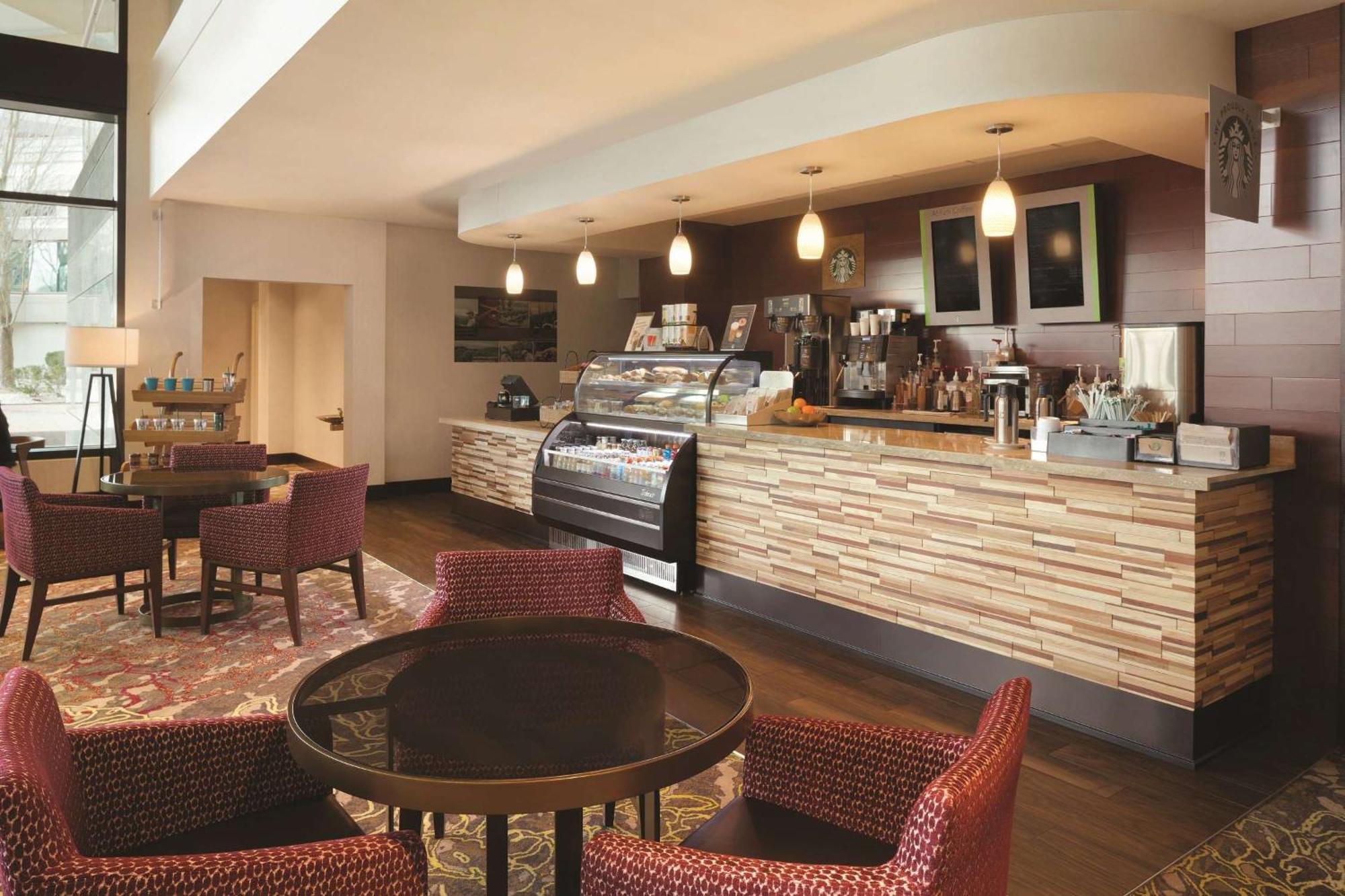 Hotel Hilton East Brunswick Extérieur photo