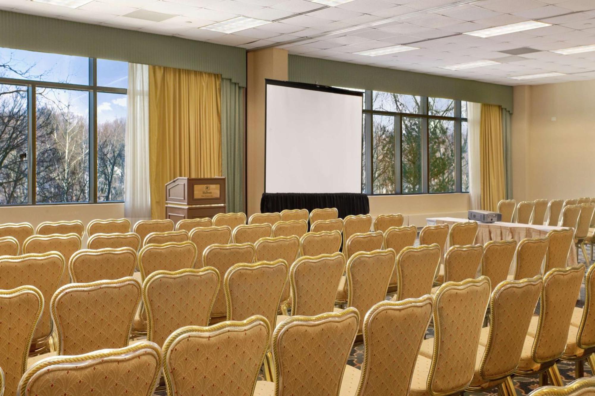 Hotel Hilton East Brunswick Extérieur photo