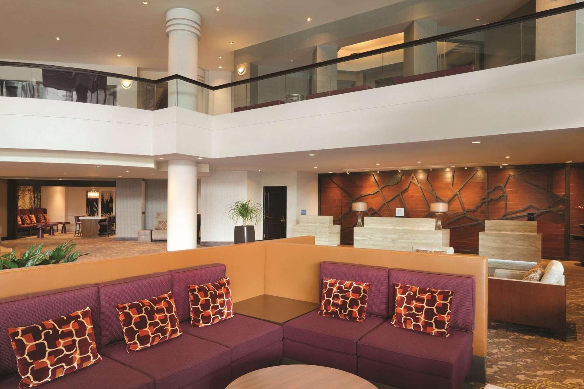 Hotel Hilton East Brunswick Extérieur photo