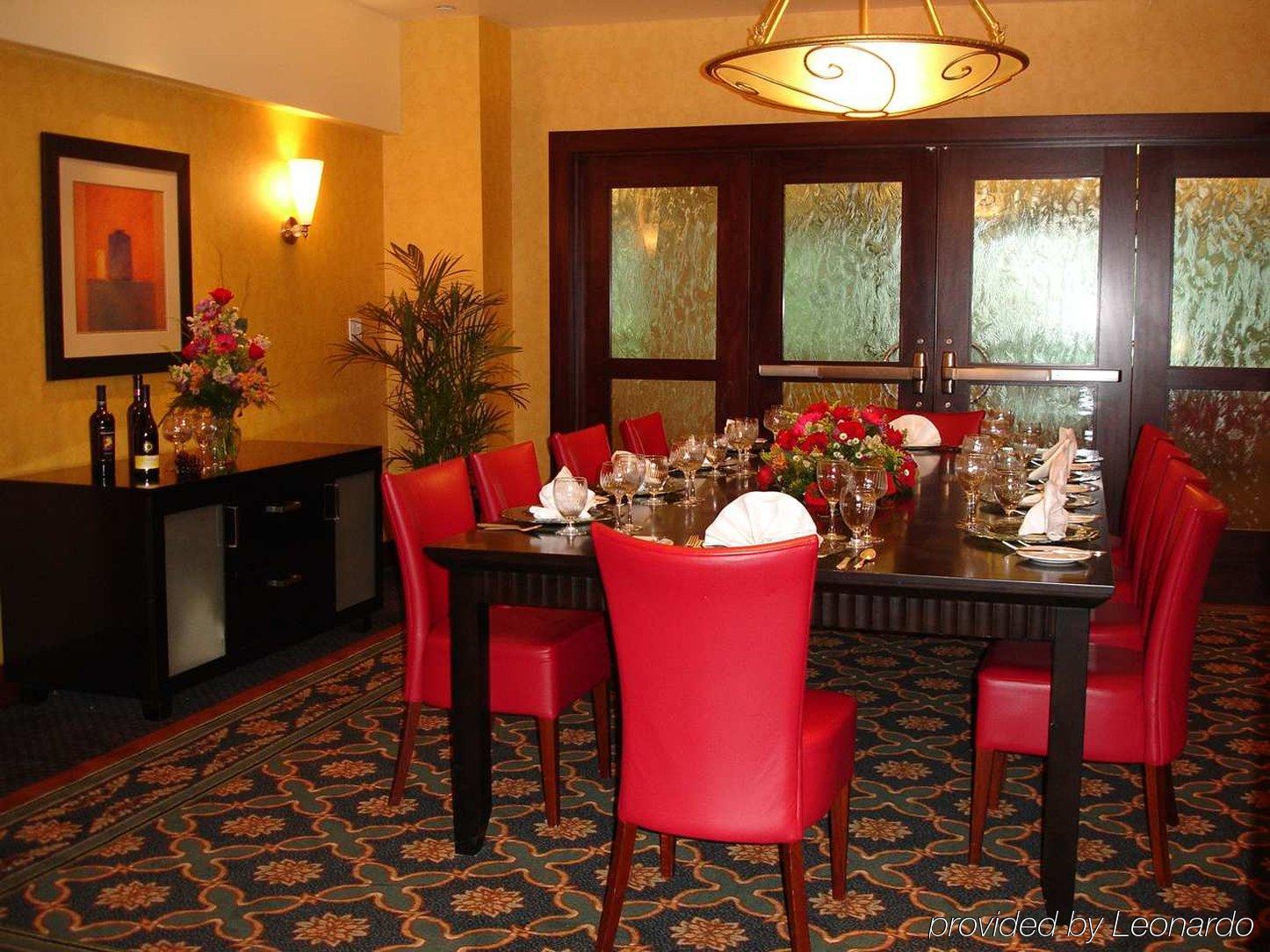 Hotel Hilton East Brunswick Restaurant photo