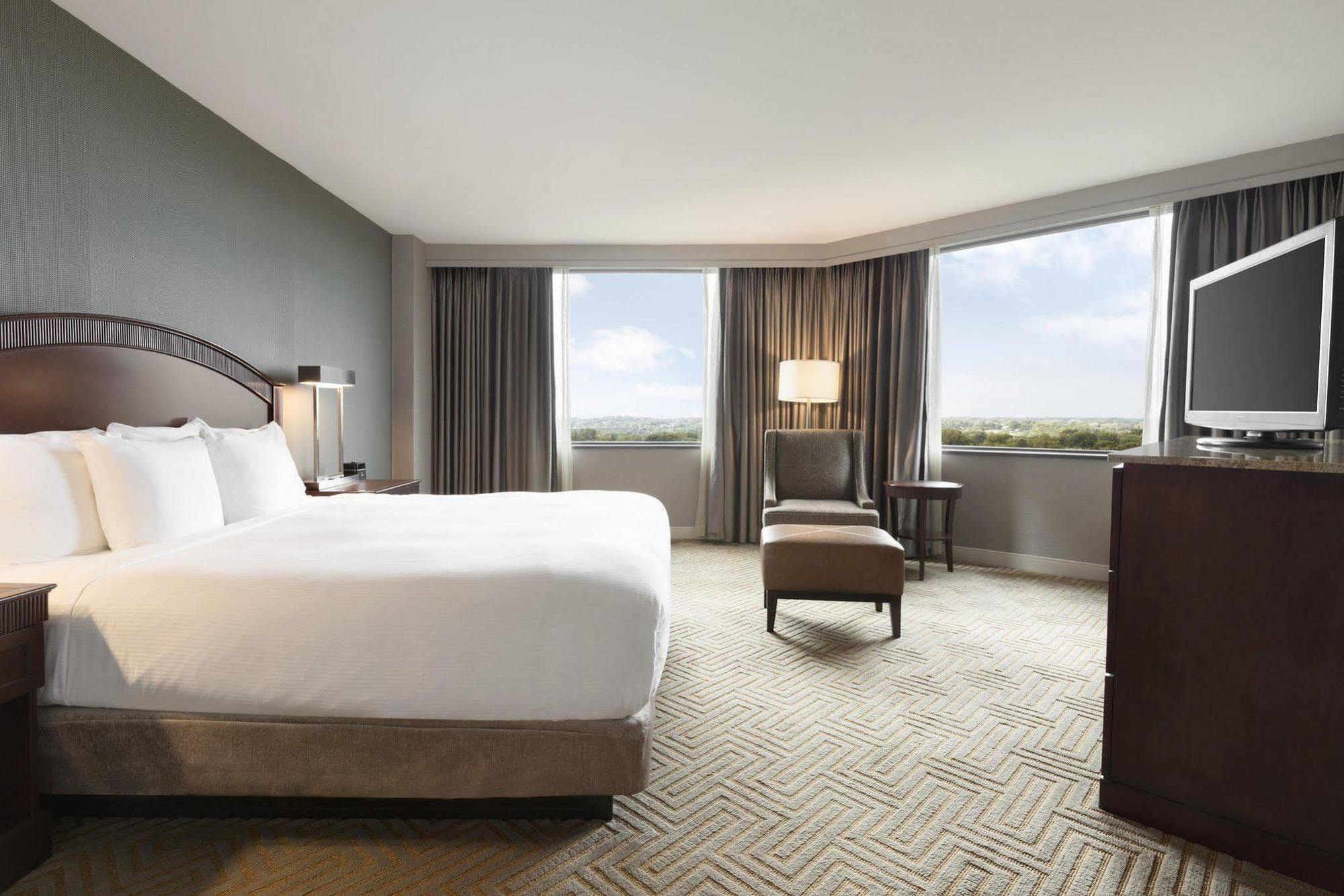 Hotel Hilton East Brunswick Extérieur photo